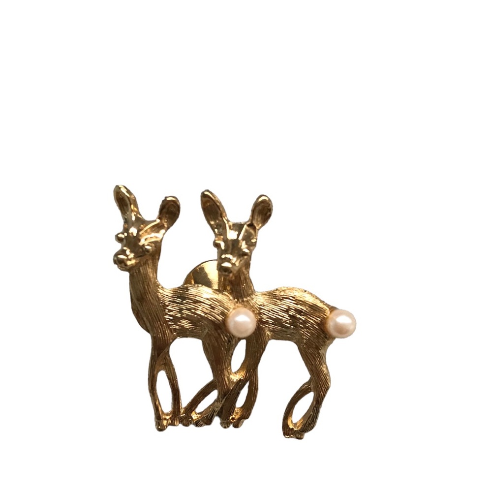 Vintage Avon gold tone Deer brooch  pin with faux pearl tail from 1990’s